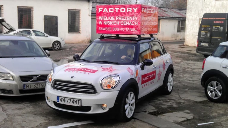 Świąteczna wersja samochodu pokazowego dla firmy premium fleet